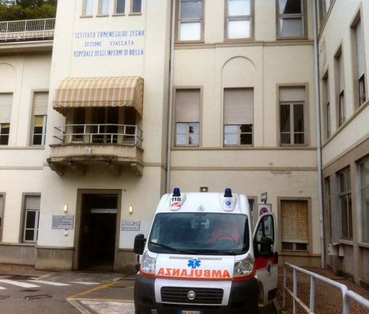 Sede operativa Croce Blu Trivero con ambulanza davanti intervento emergenza incendio Vitale Barberis Canonico 2019